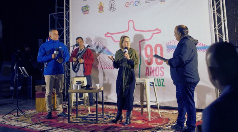 90 anos de luz