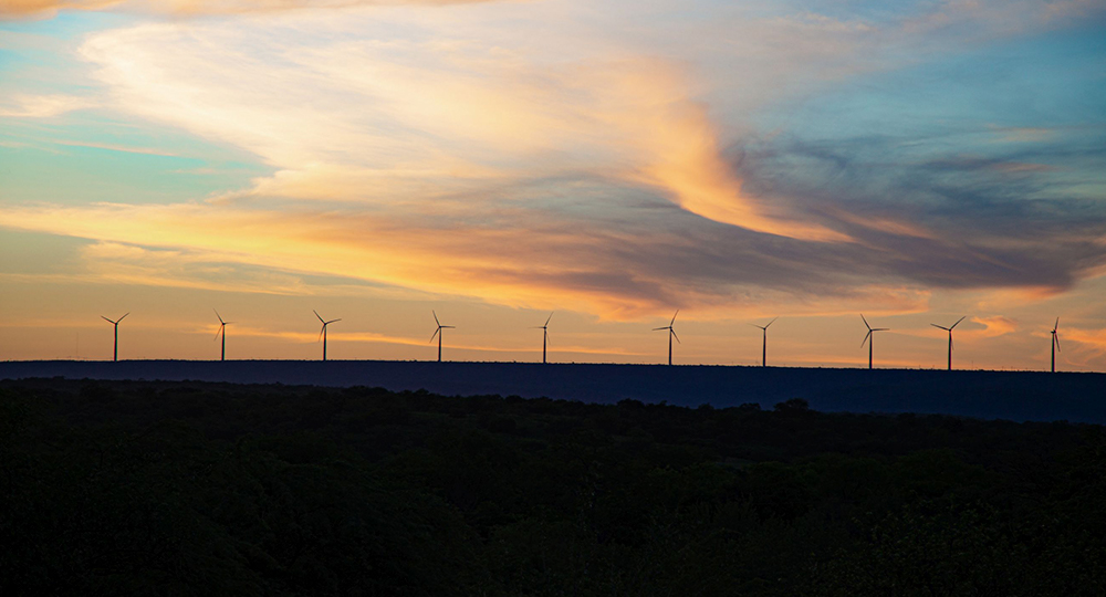 Pôr do sol no Complexo Eólico Lagoa dos Ventos (PI), o maior da América Latina