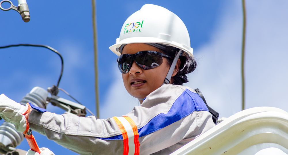 No fornecimento de energia elétrica, trabalho de campo e operações remotas caminham lado a lado