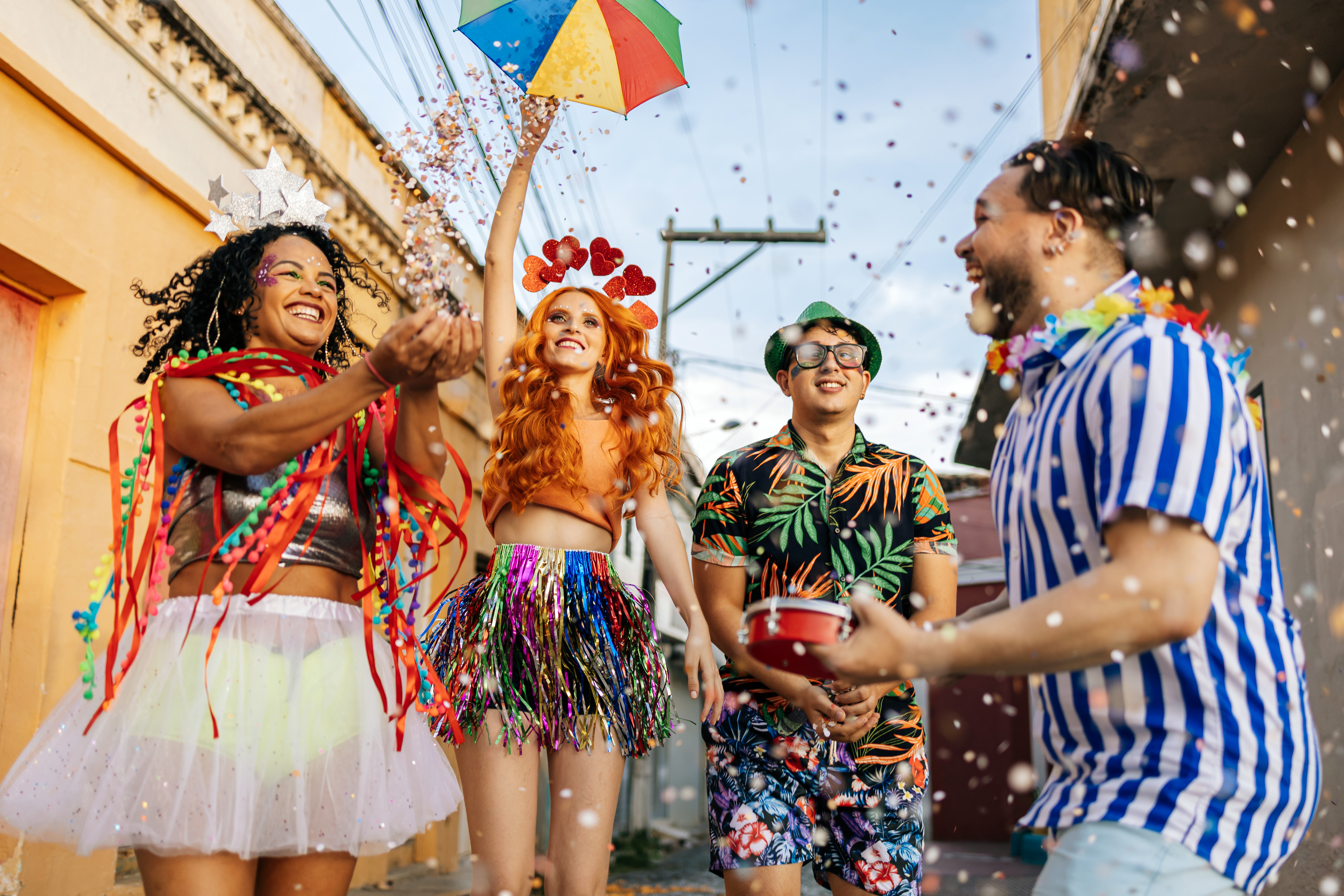 Fantasias, adereços e segurança no Carnaval - enel.com.br