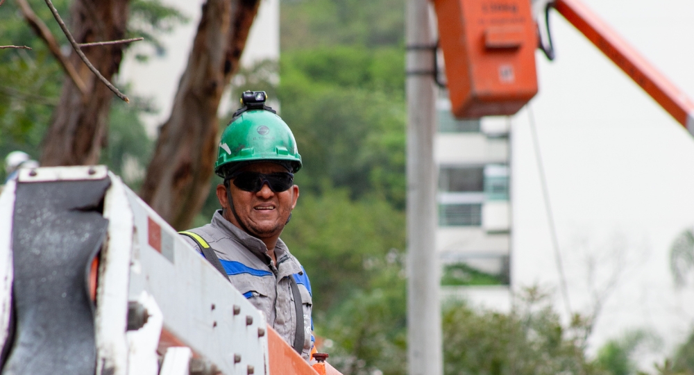 Todos os postes trocados pela Enel passam por um processo de reaproveitamento, reduzindo o impacto ambiental Todos os postes trocados pela Enel passam por um processo de reaproveitamento, reduzindo o impacto ambiental