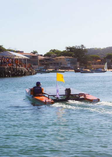 Barcos movidos por energia renovável: Desafio Solar Brasil