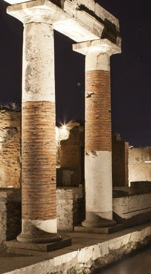 Pompeia historia / Pompeia: noite de luz / Pompeia e inovação tecnológica / Pompeia hoje / Pompeia e inovação da Enel / Pompeia preservação da história