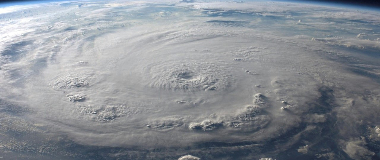 Eventos climáticos extremos, como tempestades, enchentes e furacões, serão cada vez mais frequentes Eventos climáticos extremos, como tempestades, enchentes e furacões, serão cada vez mais frequentes
